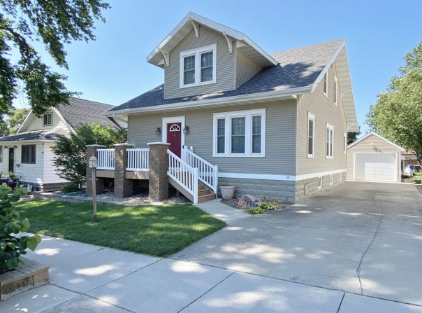 715 1st St SE, LeMars, IA 51031