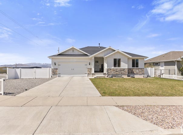 886 S CAMBRIDGE Cir E, Tooele, UT 84074