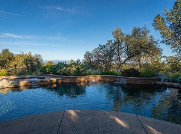 8707 Knobhill Circle, Redding, CA 96001