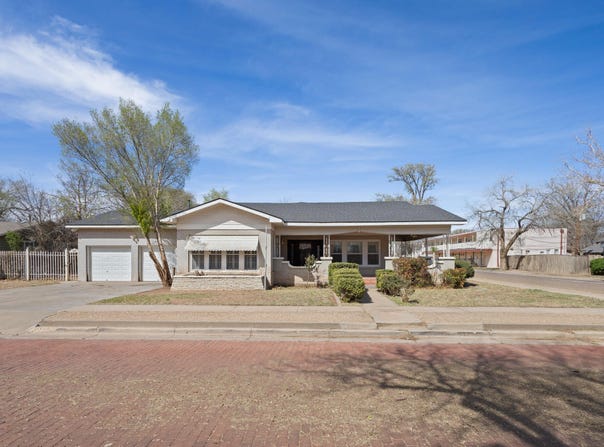 2202 16th Street, Lubbock, TX 79401