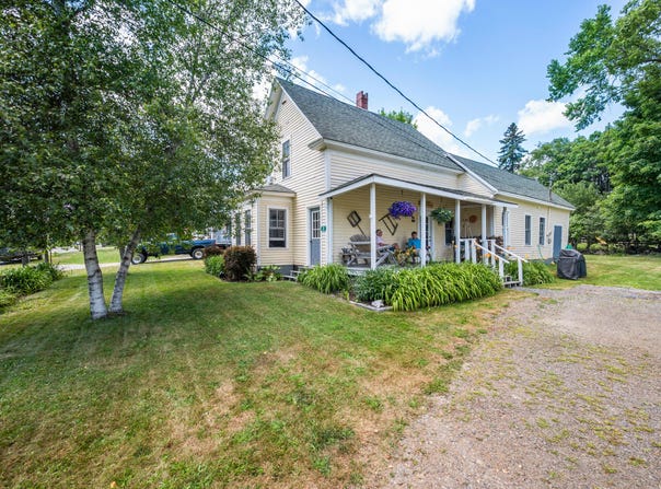 13 Cross Street, Rangeley, ME 04970