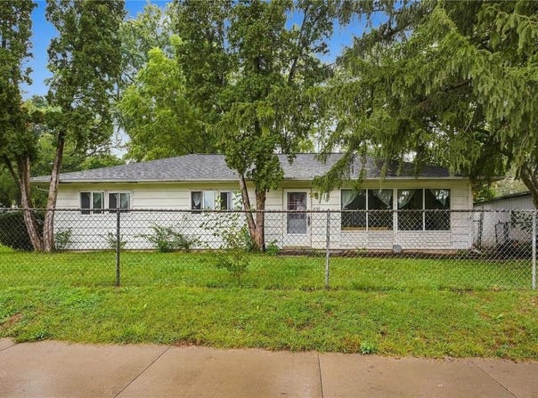 1400 Deforest Avenue, Iowa City, IA 52240