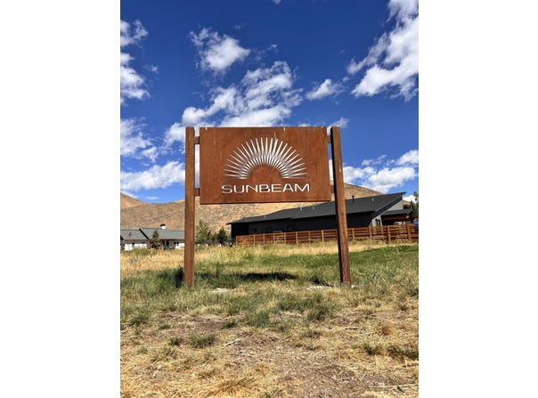 300 Sunbeam St, Hailey, ID 83333