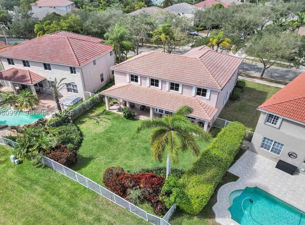 3892 Falcon Ridge Cir, Weston, FL 33331