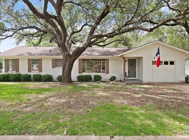 1211 Greenbriar Lane, Cleburne, TX 76033