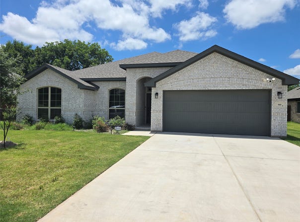 905 Mcanear Street, Cleburne, TX 76033