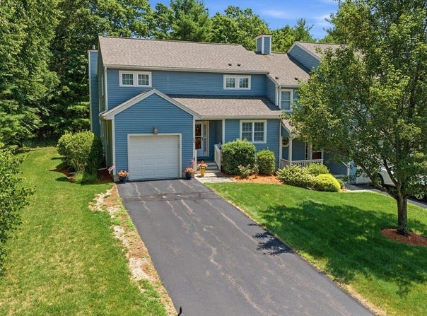 120 Colonial Dr, Sturbridge, MA 01566