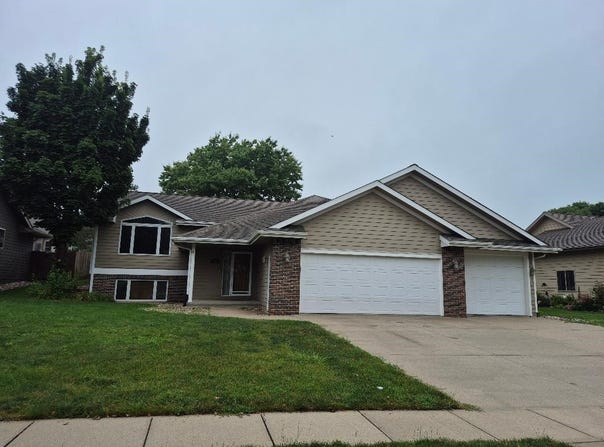 1507 West St., Yankton, SD 57078