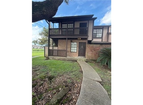 742 FAIRFAX Drive, Gretna, LA 70056