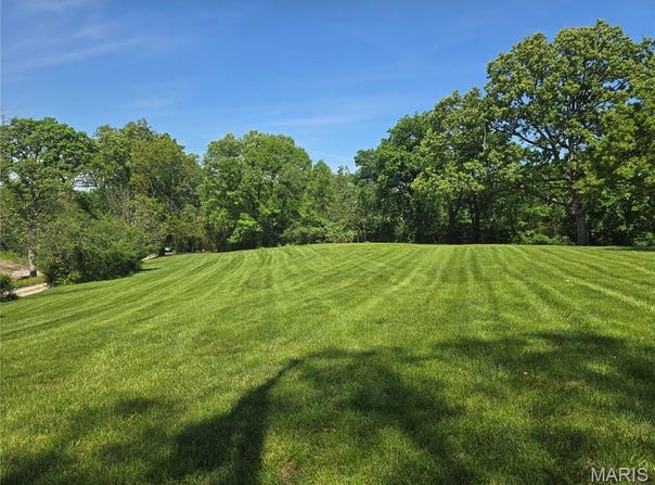 64 Crescent Avenue, Twin Oaks, MO 63088