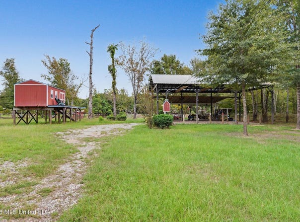 154 Deer Lane, Lucedale, MS 39452