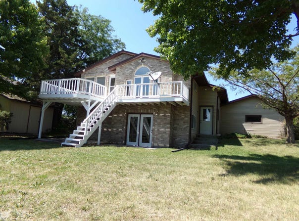 5 Sandy Point Drive, Columbus, NE 68601