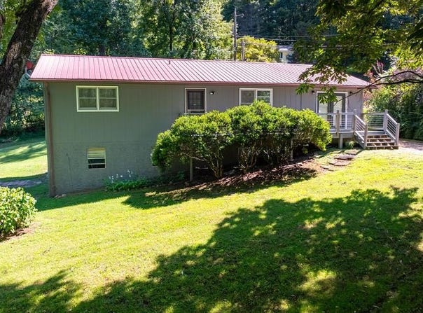 64 Blackberry Lane, Franklin, NC 28734