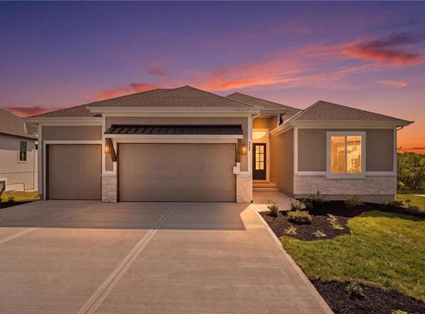 2127 NW killarney Lane, Lee's Summit, MO 64081