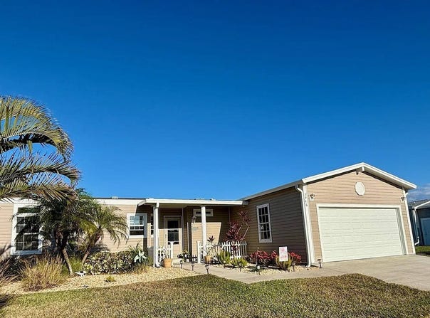 3946 Manatee Club Dr, Ruskin, FL 33570