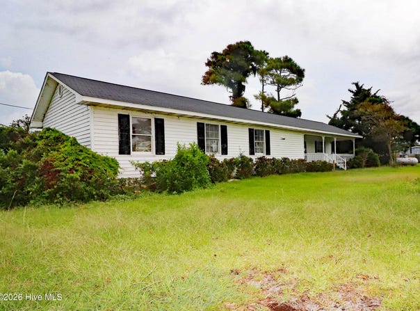 115 Canal Drive, Harkers Island, NC 28531