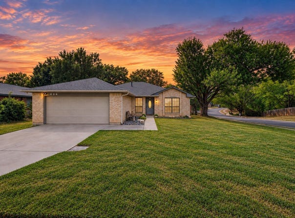 806 Creekside Drive, Euless, TX 76040