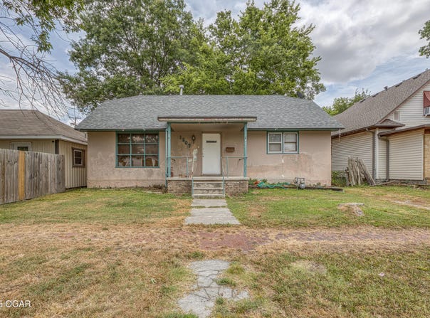 1507 S Sergeant Avenue, Joplin, MO 64804