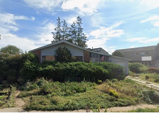 4 Brook Path, Plainview, NY 11803