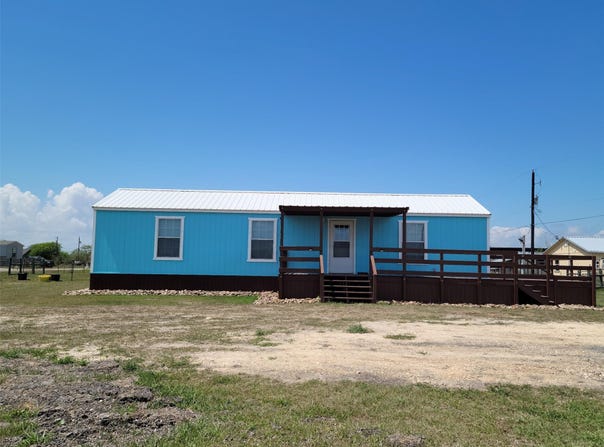 1102 Toledo St, Seadrift, TX 77983