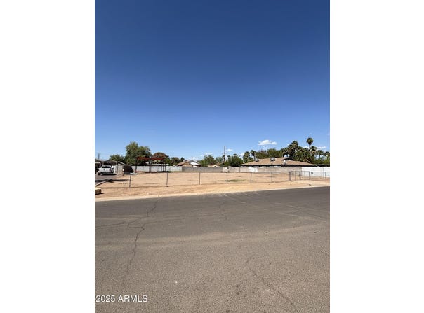 2950 E GRANADA Road, Phoenix, AZ 85008