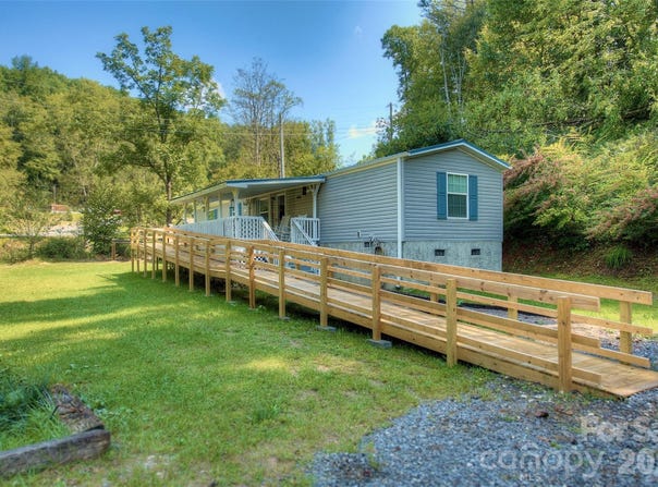 120 Ed Young Road, Burnsville, NC 28714