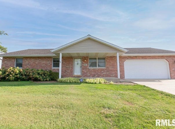 900 DENNIS Drive, Eureka, IL 61530