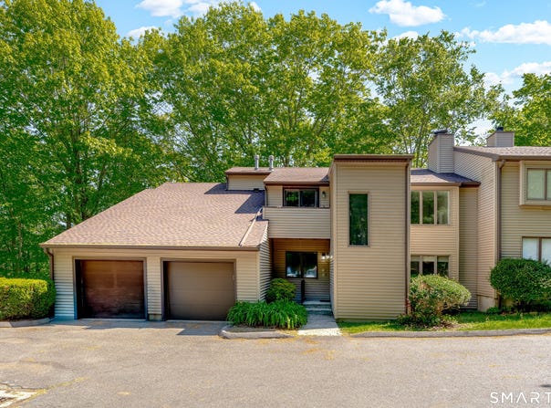 12 Kings Wood Manor, Shelton, CT 06484