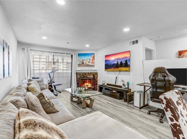 6545 Reseda Boulevard, Reseda, CA 91335