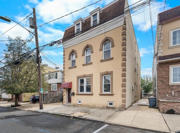 82 E 26TH ST, Bayonne, NJ 07002