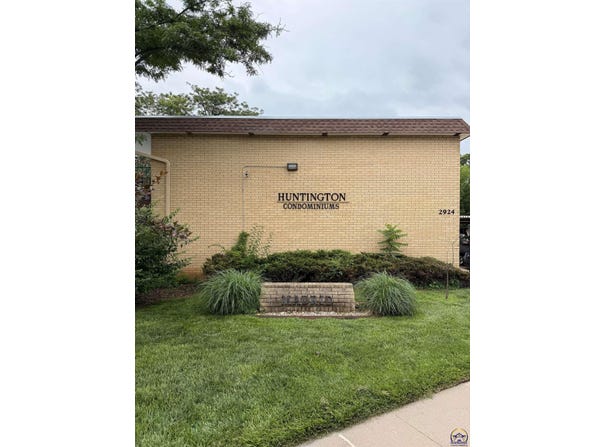 2924 SW Lydia AVE, Topeka, KS 66617