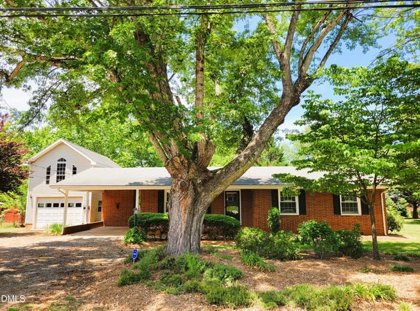 607 E Butler Avenue, Liberty, NC 27298