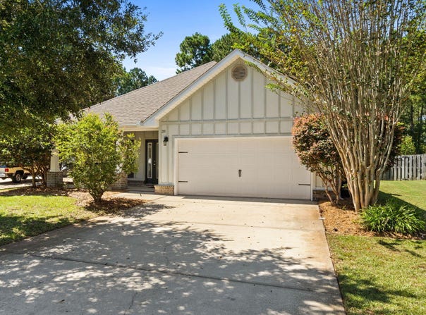 233 Whitman Way, Freeport, FL 32439