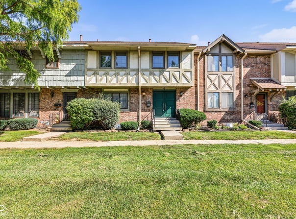 8119 Bromley Place, Indianapolis, IN 46219