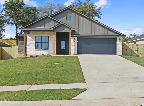 16514 Crossing Circle, Lindale, TX 75771