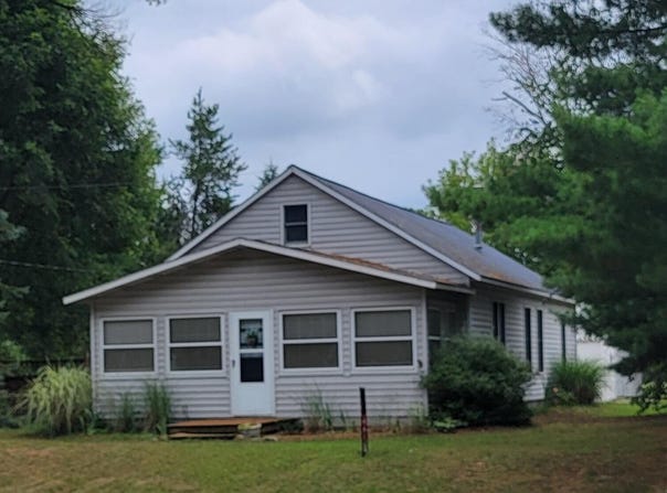 8 E Barton Street, Newaygo, MI 49337