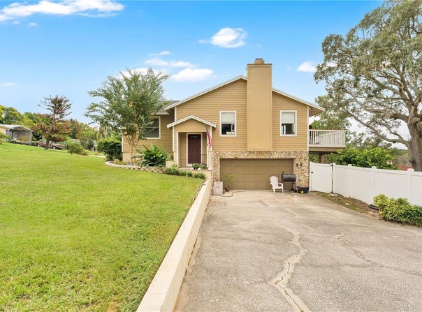 2202 TOPPING Place, EUSTIS, FL 32726
