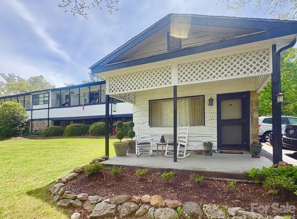 140 Old Mill Road, Flat Rock, NC 28731