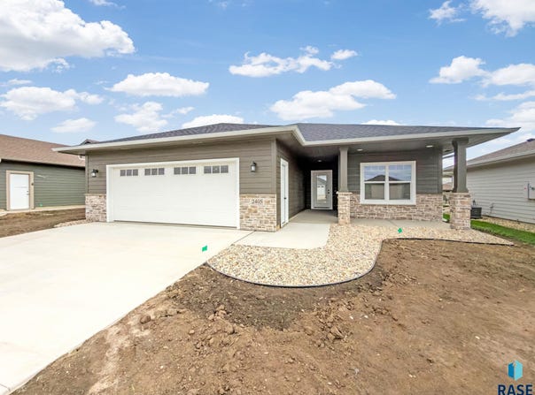 2405 E Tinley St, Brandon, SD 57005