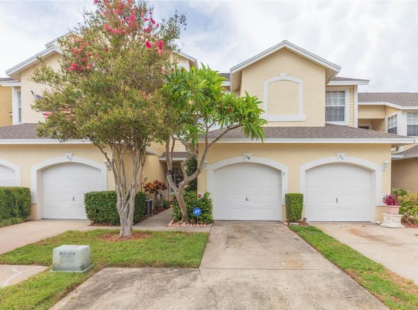 1050 STARKEY Road, LARGO, FL 33771