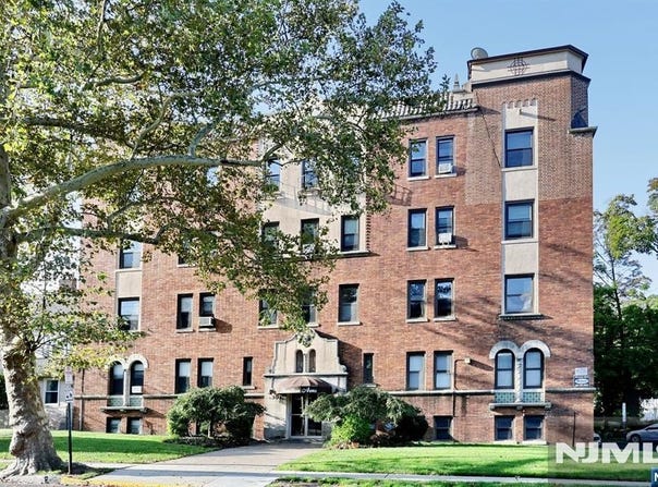 303 Hamilton Place, Hackensack, NJ 07601