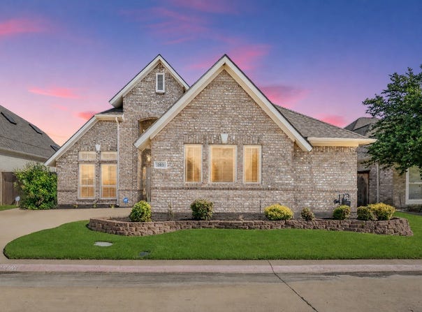 203 Arbor Park Drive, Euless, TX 76039