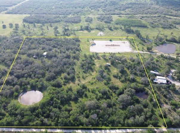 502 Robertson Rd, Smiley, TX 78159