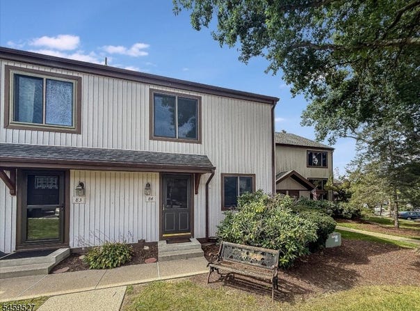 584 Dell Pl, Stanhope Boro, NJ 07874-2751