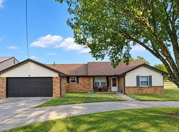 35648 E 120 Road, Seminole, OK 74868