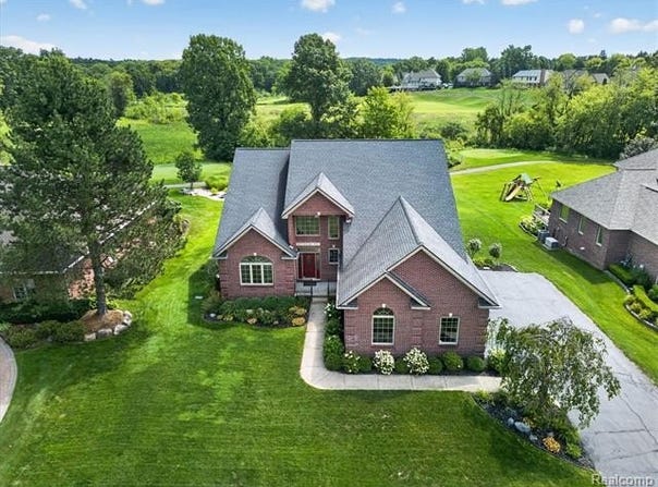3747 Honors Way, Genoa Twp, MI 48843
