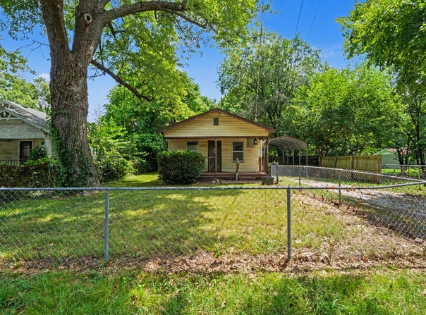 2434 N Pickwick Avenue, Springfield, MO 65803