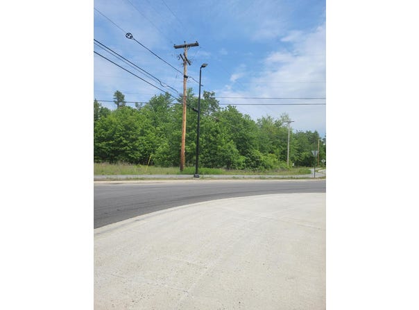 15 Manchester Road, Standish, ME 04085