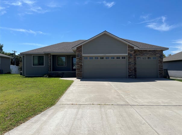 2003 Hillpointe Place, Dodge City, KS 67801