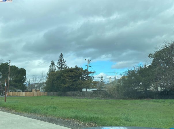 1698 D Street, Napa, CA 94559